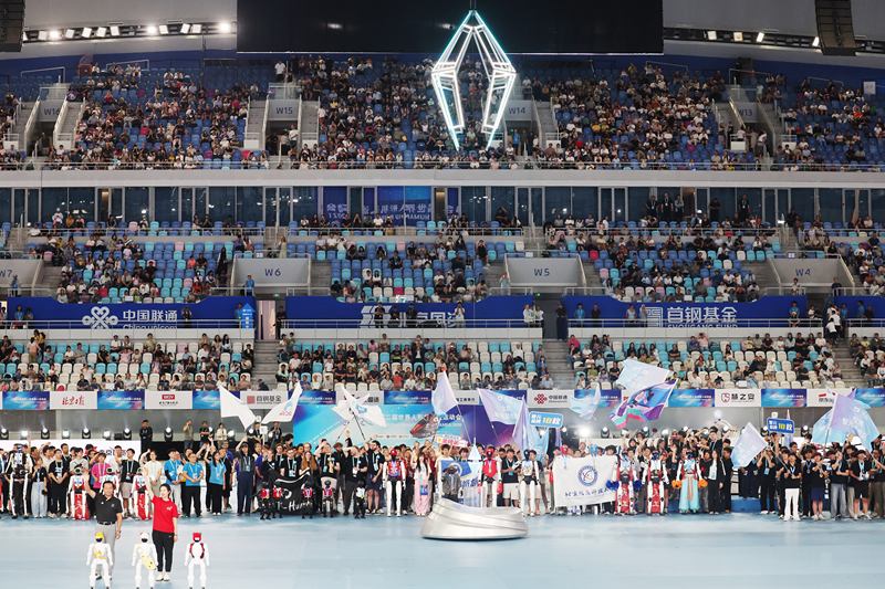 ▲8月26日，第二届世界人形机器人运动会在国家速滑馆落下帷幕。新京报记者 王贵彬 摄